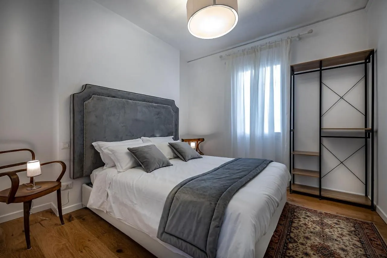 Jcl First Apt In The Hearth Of Florence