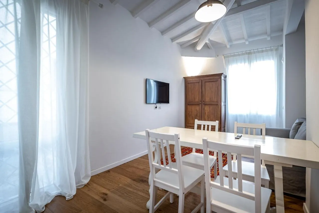 Jcl First Apt In The Hearth Of Florence 0*,